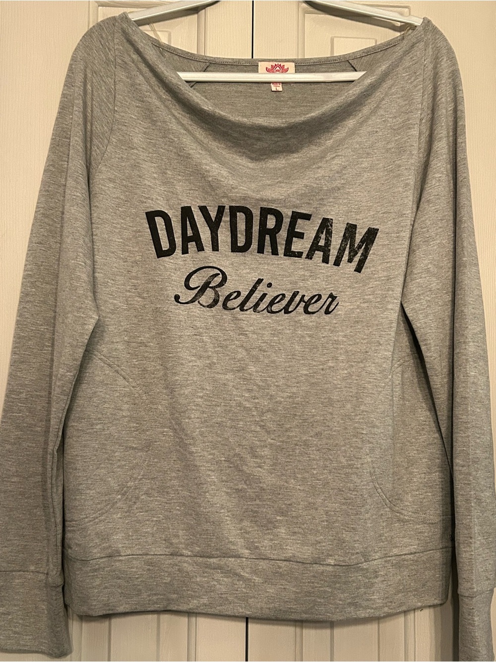 Daydream Believer Gray Women's Pullover Sweatshirt NWOT